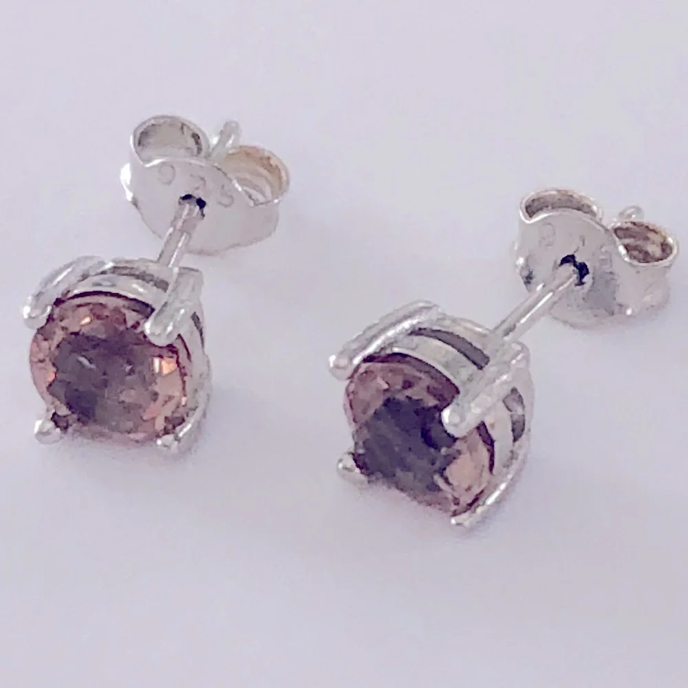 925 Silver , color changing stones green / beige stunning post earrings